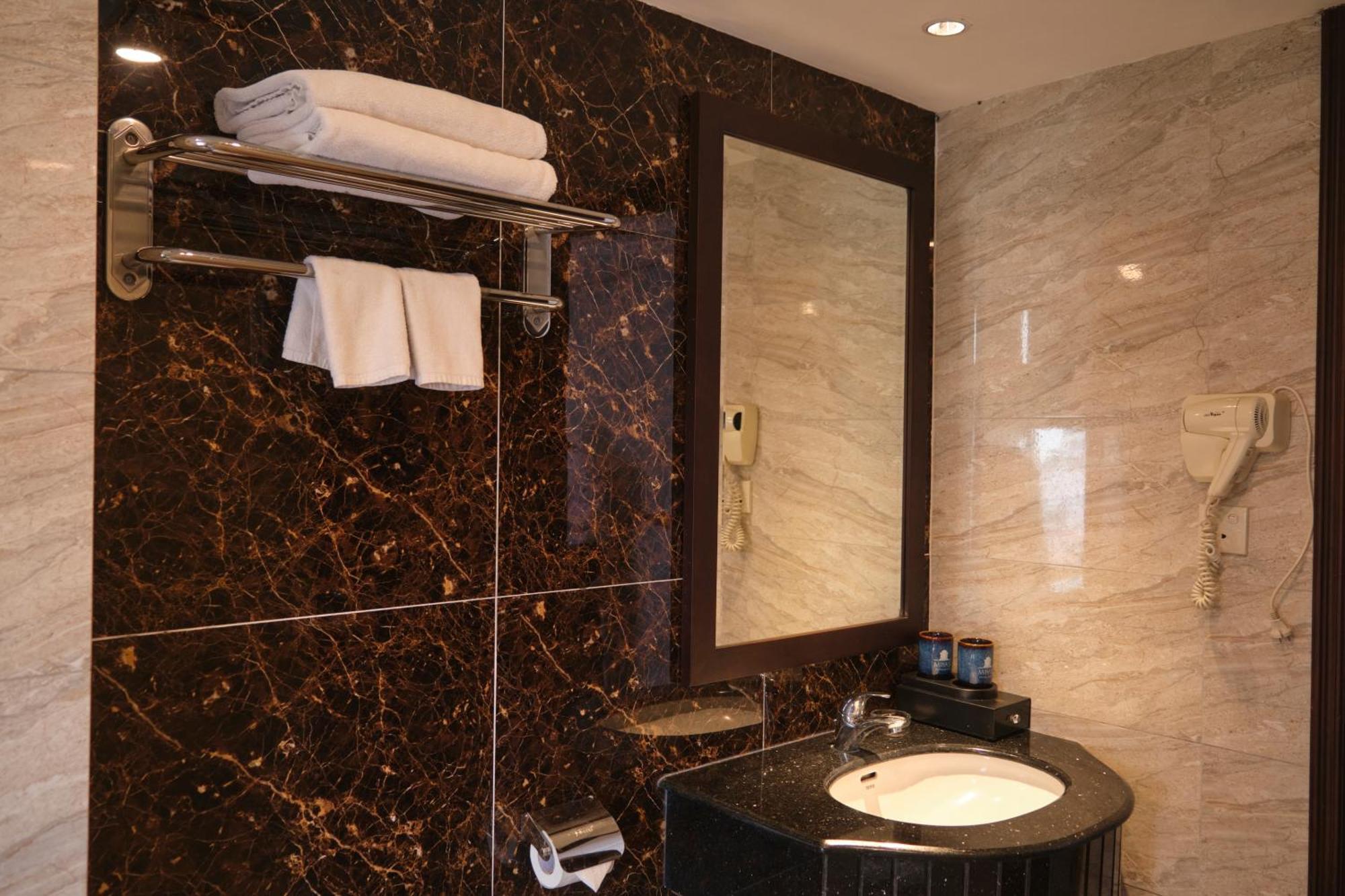 Minasi Premium Hotel Hanoï Extérieur photo